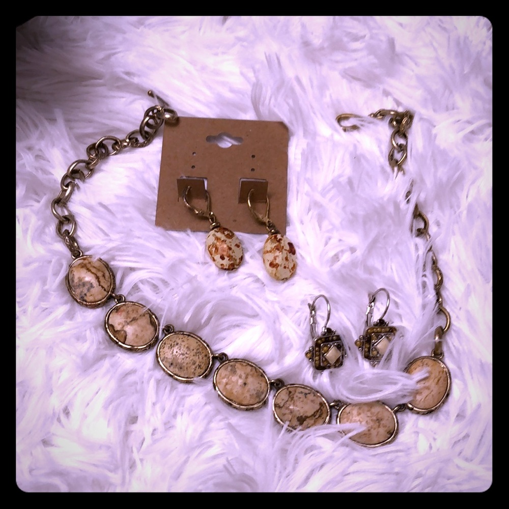 Gorgeous stone choker and 2 set earrings!